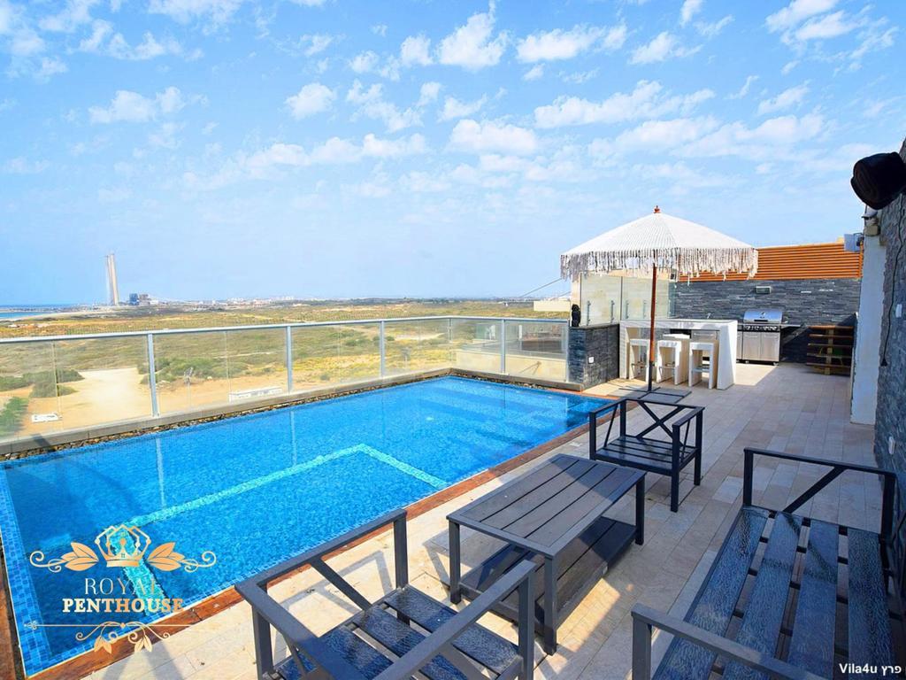 67567 מתחם חיצוני, וילת רויאל, וילה  בחדרה וילות - Vila