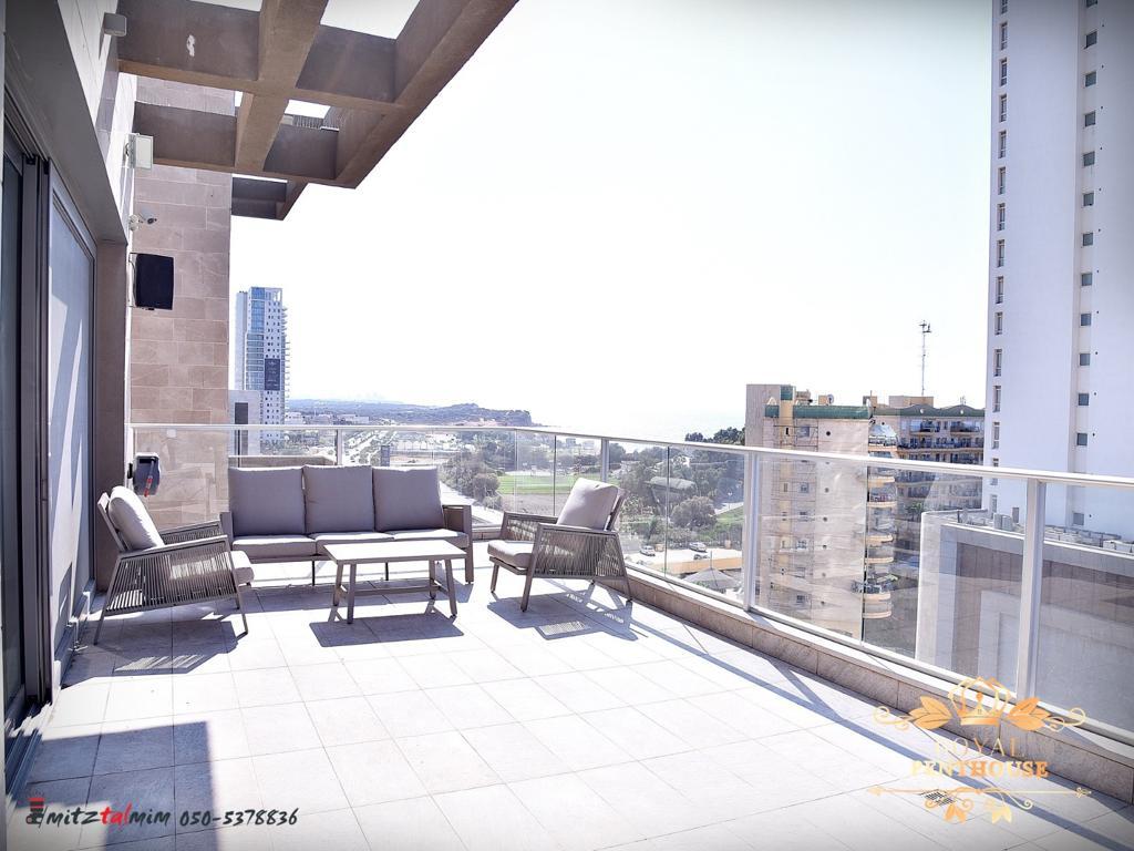 67571 מתחם חיצוני, וילת רויאל, וילה  בחדרה וילות - Vila