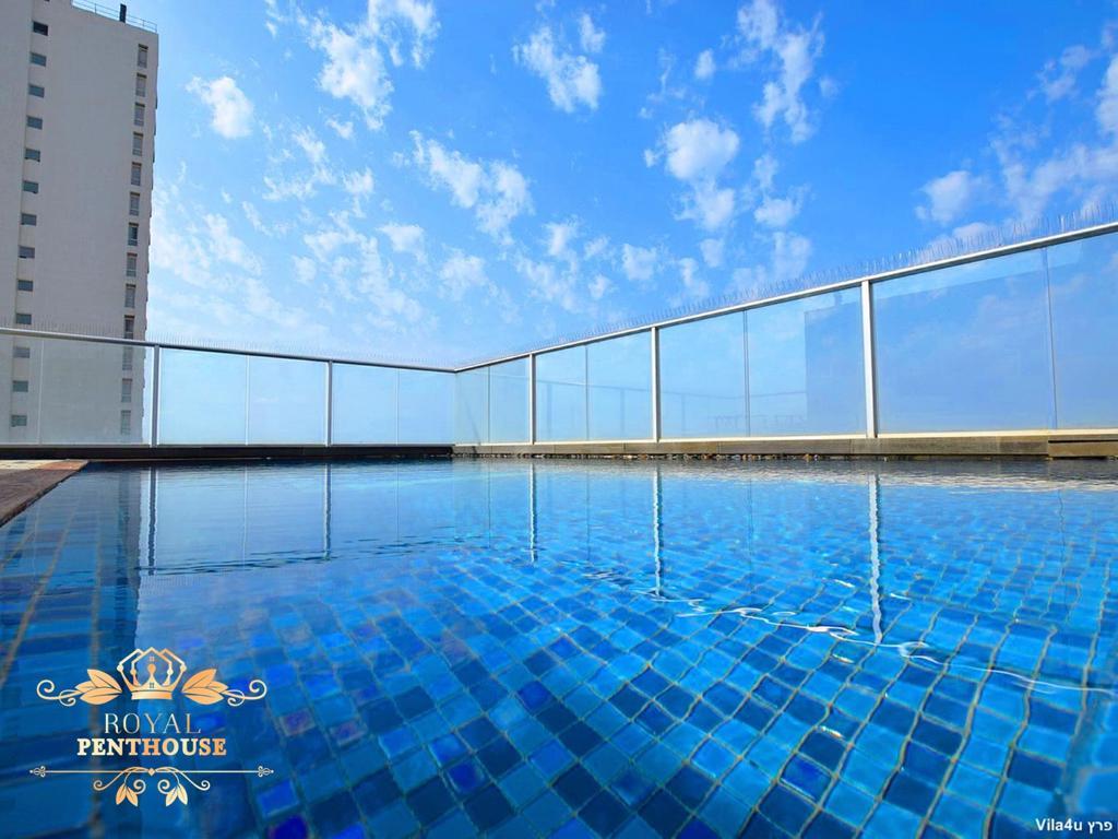 67582 מתחם חיצוני, וילת רויאל, וילה  בחדרה וילות - Vila