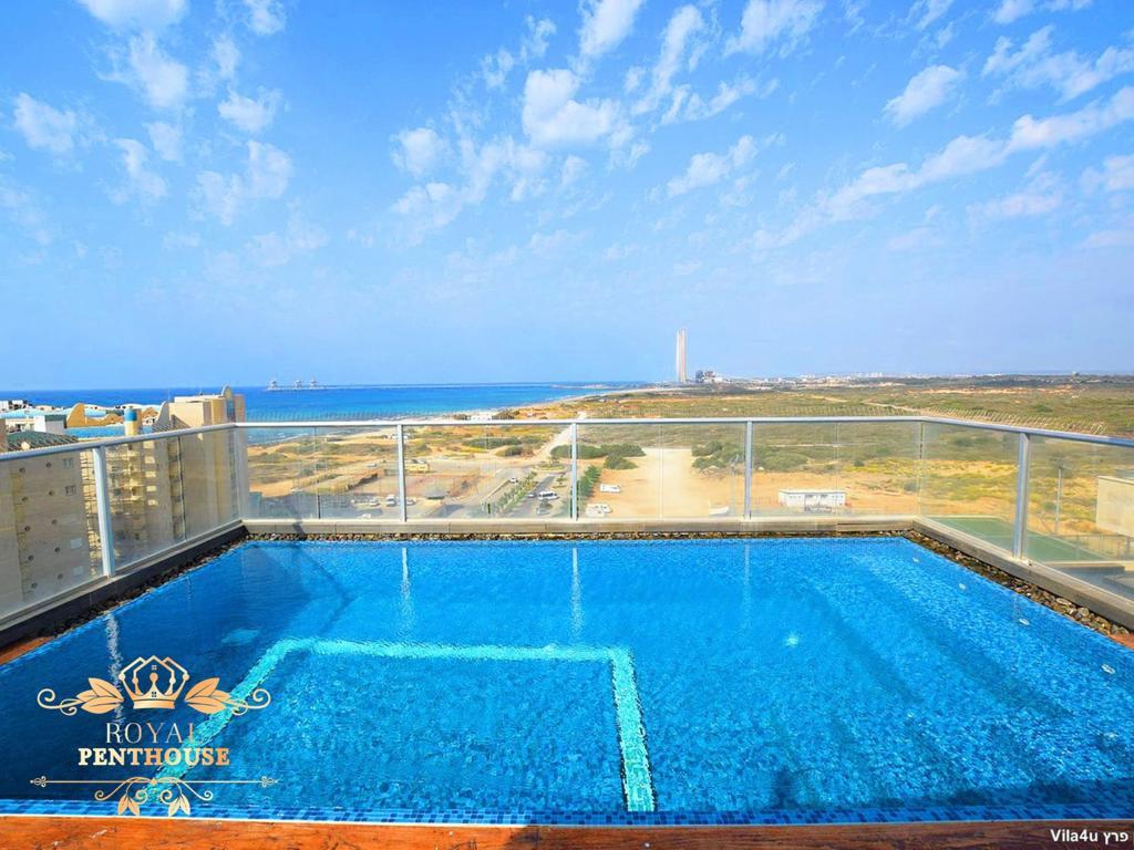 67587 מתחם חיצוני, וילת רויאל, וילה  בחדרה וילות - Vila