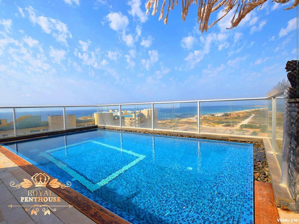 67589 מתחם חיצוני, וילת רויאל, וילה  בחדרה וילות - Vila