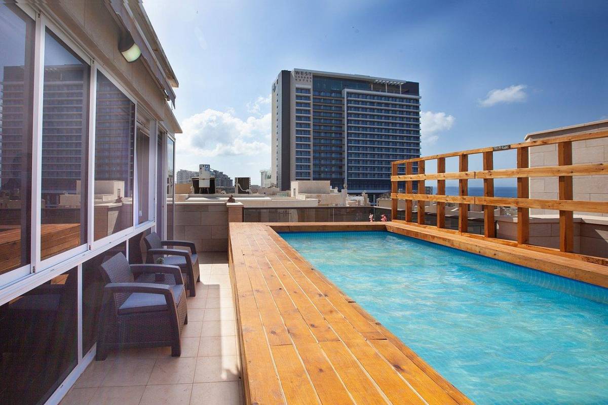 68353 המתחם החיצוני, פינת התהילה בוטיק - סטיי פירסט קלאס, וילה  בנתניה וילות - Vila