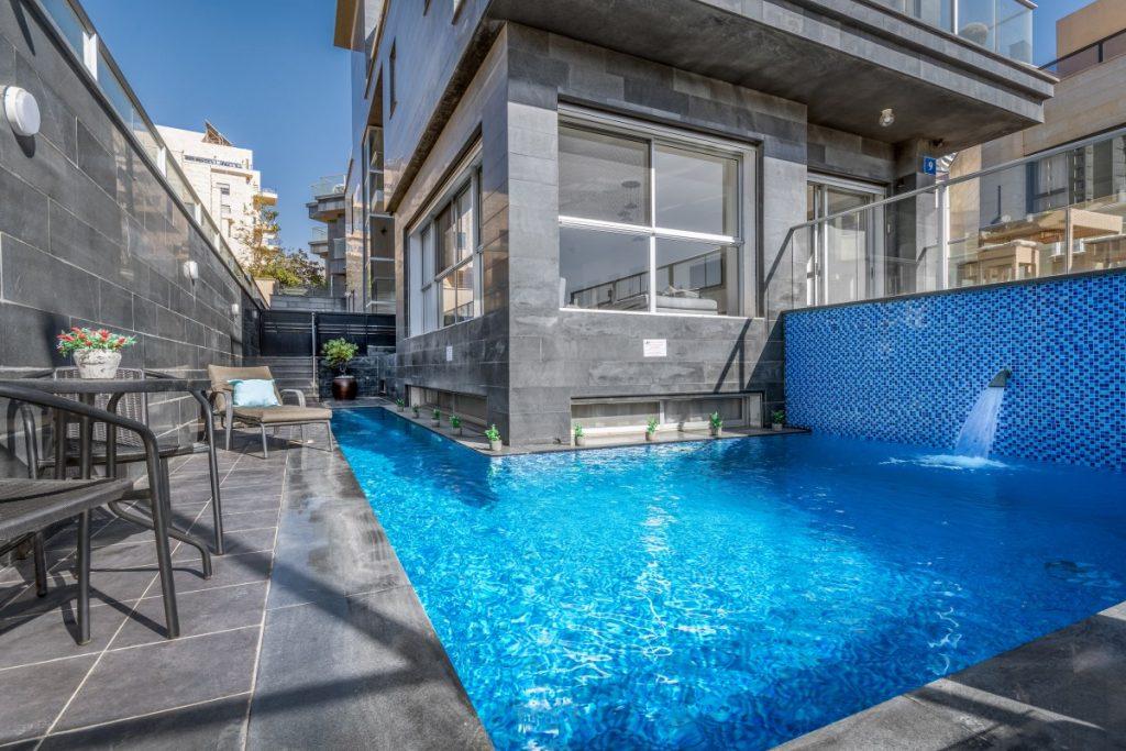 73003 מתחם הבריכה והמרפסת, וילה קסם התהילה, וילה  בנתניה וילות - Vila