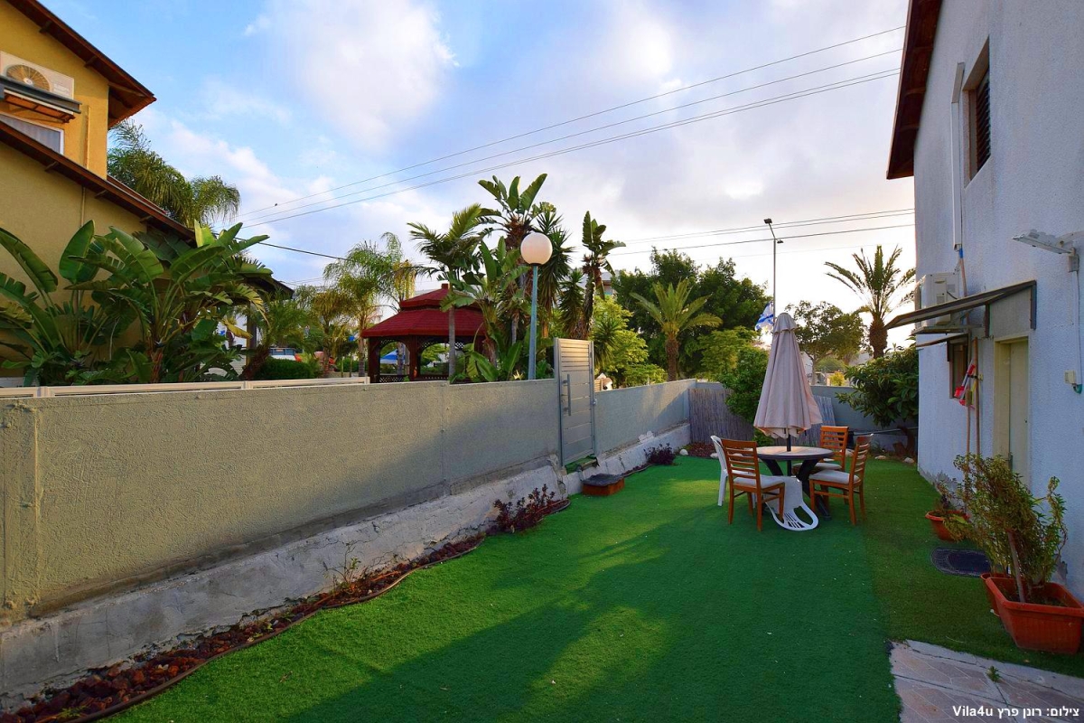 76184 המתחם החיצוני, וילה הדר ומהודר, וילה  בקרית גת וילות - Vila