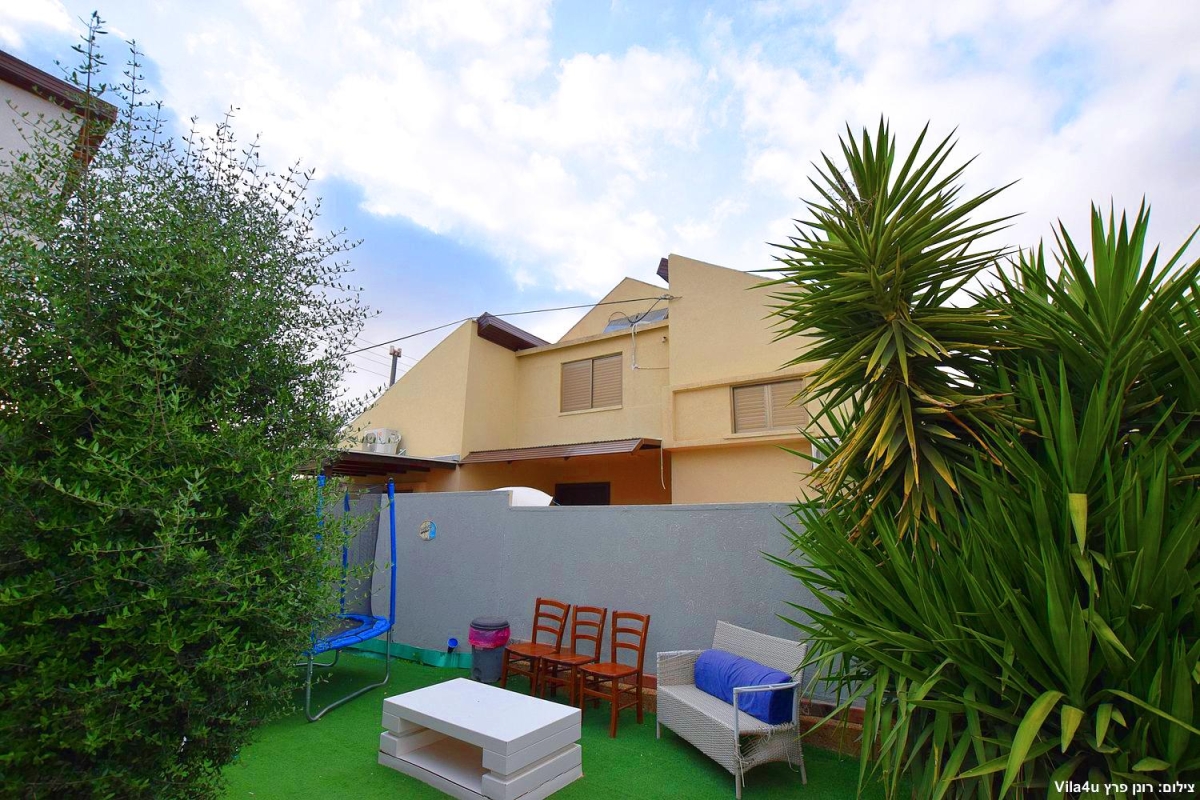 76187 המתחם החיצוני, וילה הדר ומהודר, וילה  בקרית גת וילות - Vila