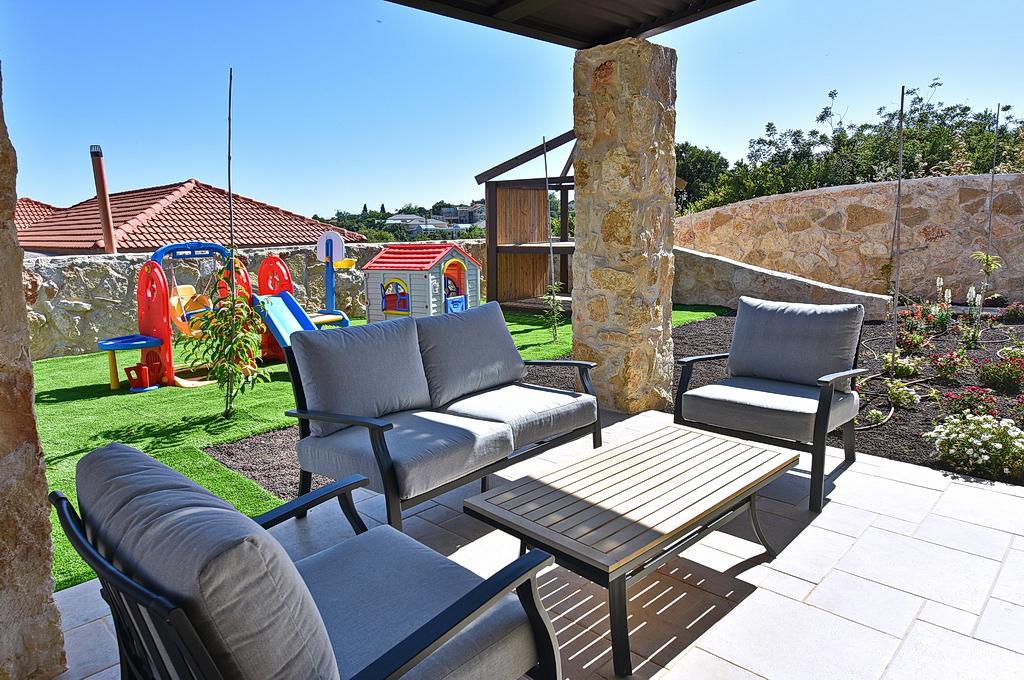 79642 מתחם חיצוני, אחוזת ערמונים, וילה  בשומרה וילות - Vila