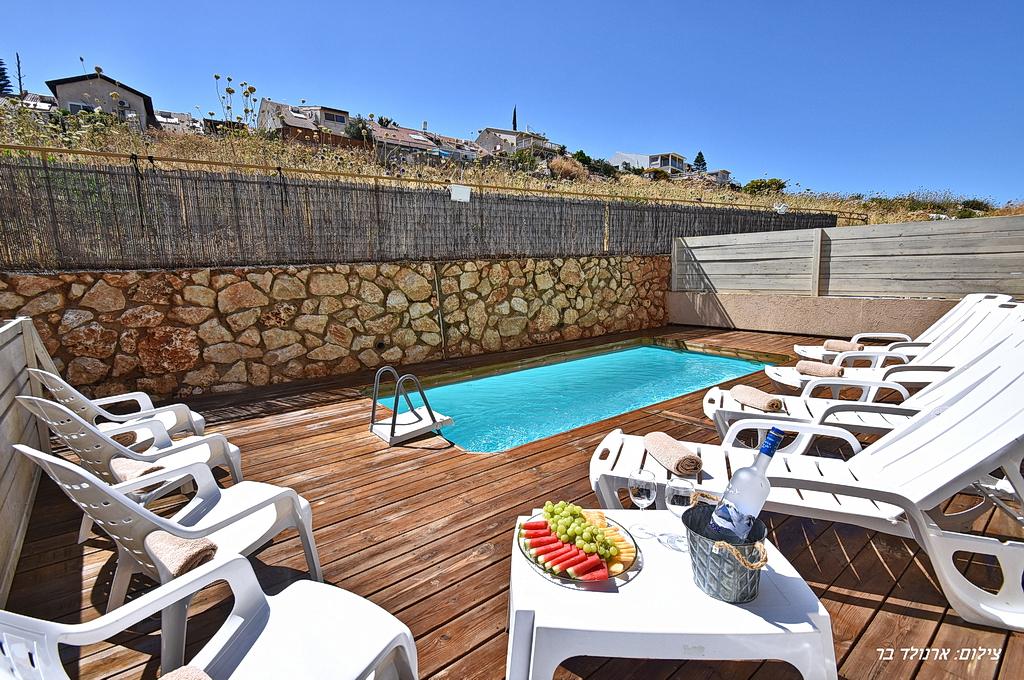 80239 מתחם חיצוני, וילה יערות הדבש, וילה  בנוף כנרת וילות - Vila