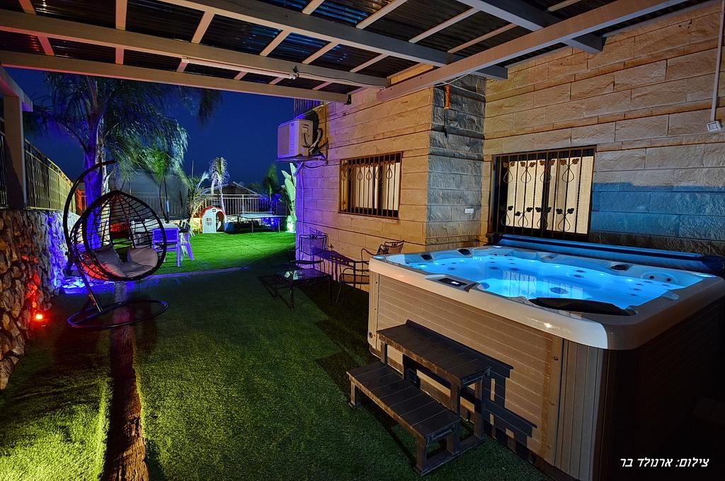 80244 מתחם חיצוני, וילה יערות הדבש, וילה  בנוף כנרת וילות - Vila