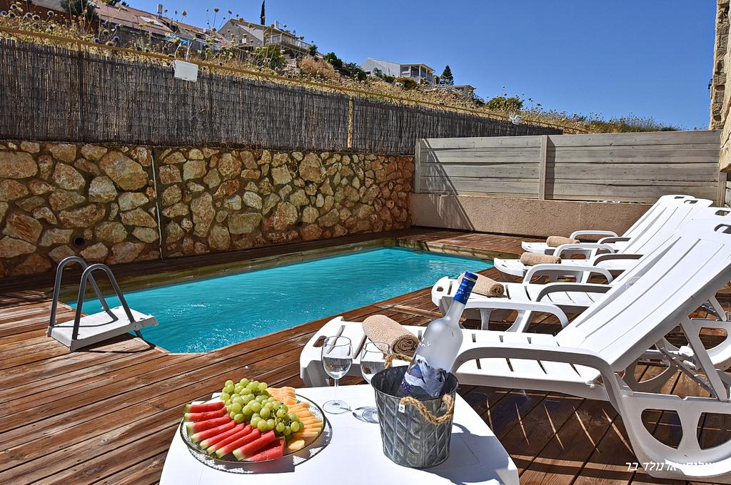 80249 מתחם חיצוני, וילה יערות הדבש, וילה  בנוף כנרת וילות - Vila