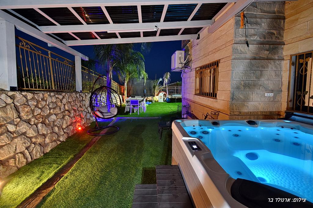 80254 מתחם חיצוני, וילה יערות הדבש, וילה  בנוף כנרת וילות - Vila