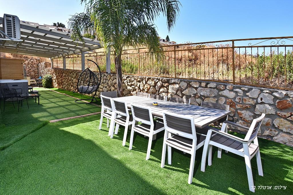 80255 מתחם חיצוני, וילה יערות הדבש, וילה  בנוף כנרת וילות - Vila