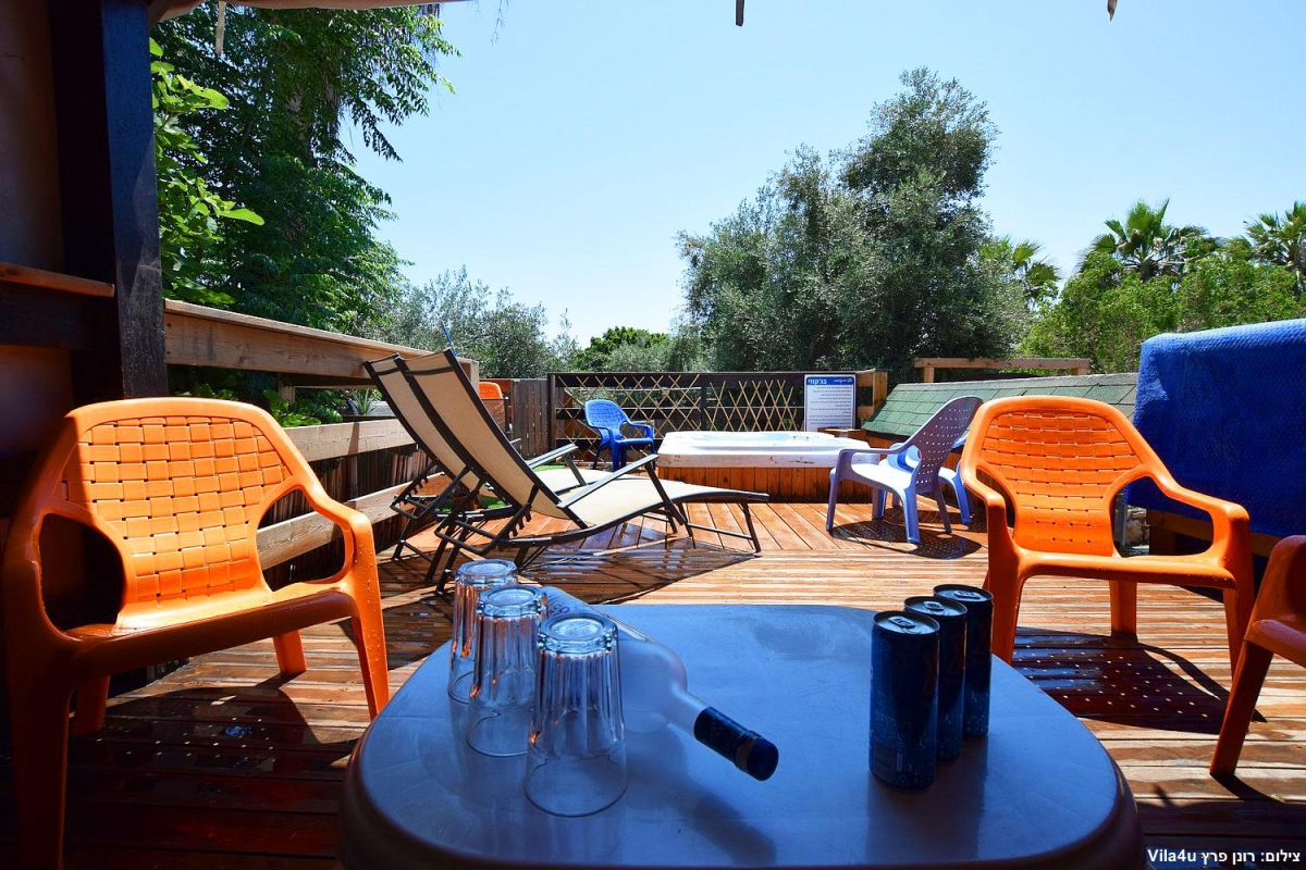 80566 המתחם החיצוני, וילה נסיכת הכנרת, וילה  בכפר זיתים וילות - Vila