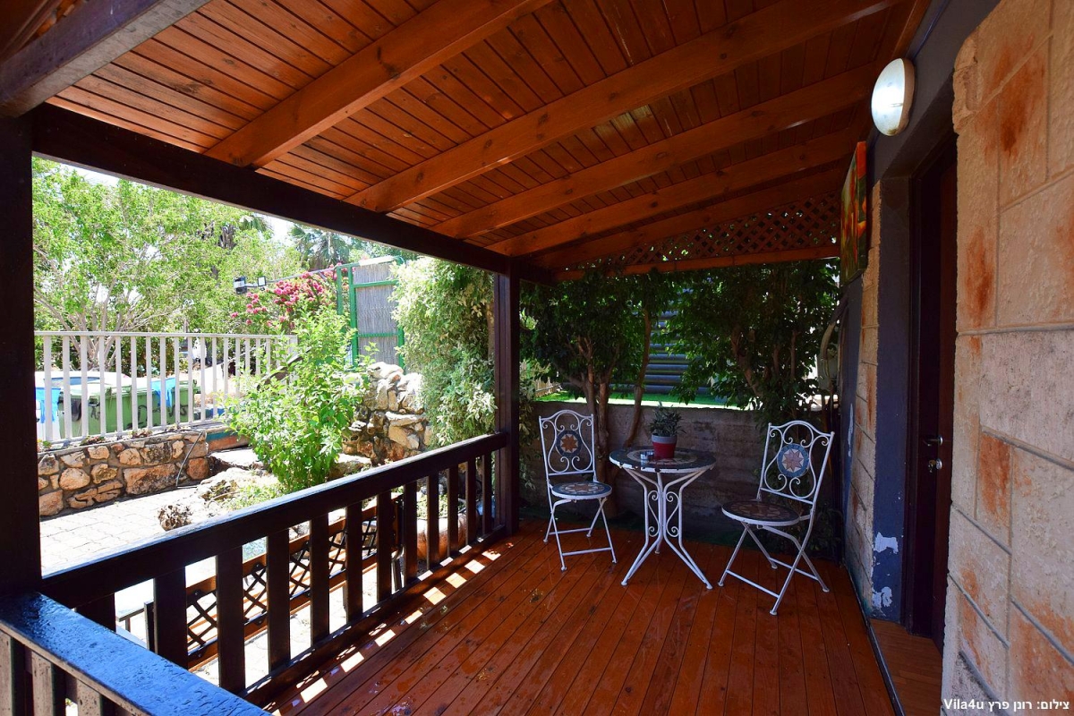 80568 המתחם החיצוני, וילה נסיכת הכנרת, וילה  בכפר זיתים וילות - Vila