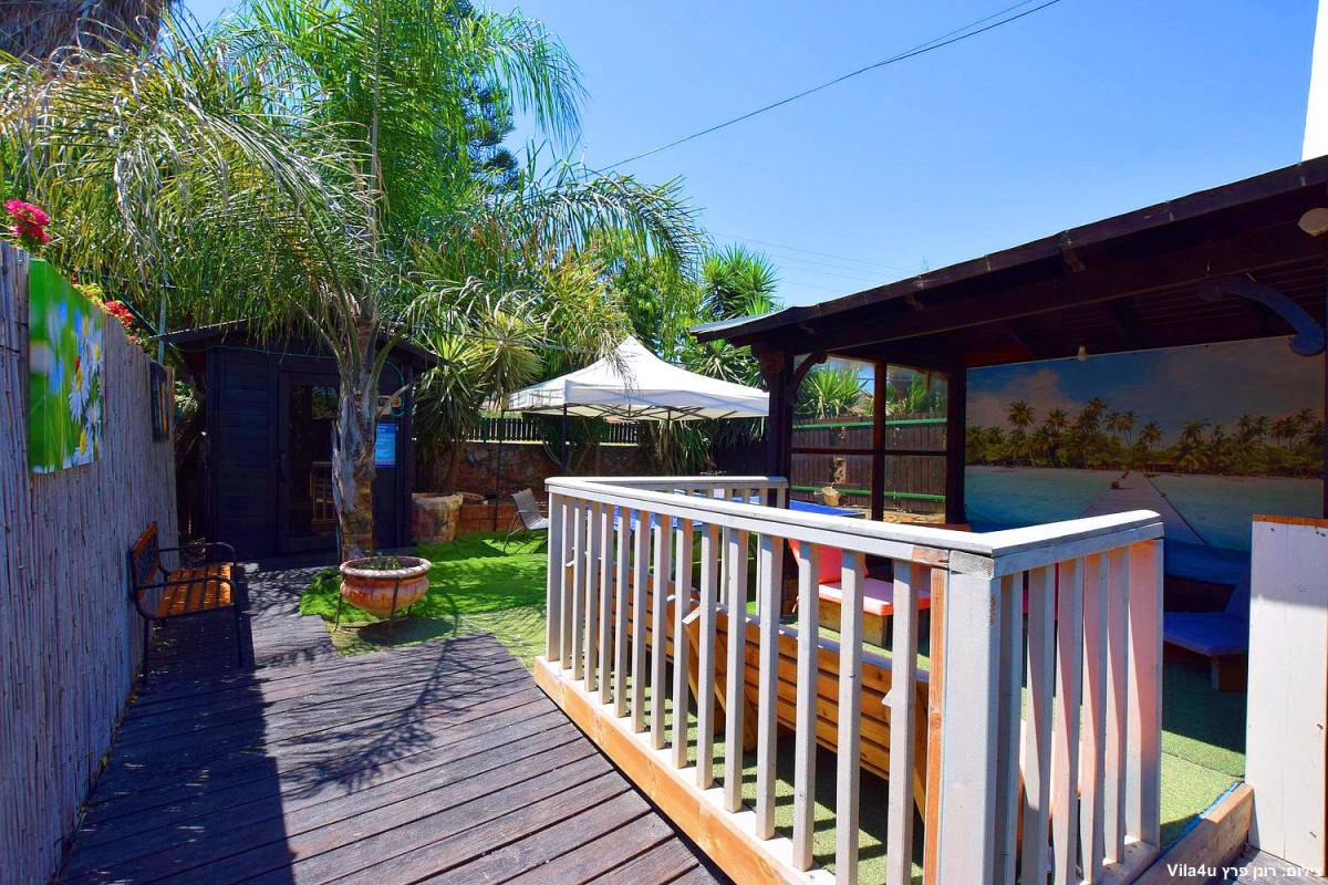 80571 המתחם החיצוני, וילה נסיכת הכנרת, וילה  בכפר זיתים וילות - Vila