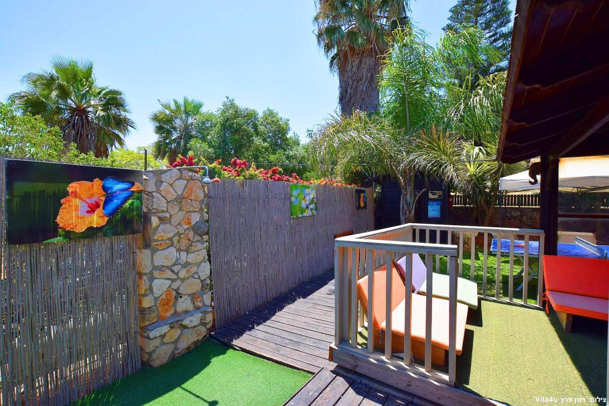 80575 המתחם החיצוני, וילה נסיכת הכנרת, וילה  בכפר זיתים וילות - Vila