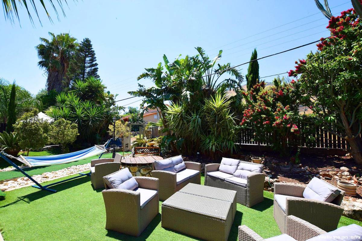 80576 המתחם החיצוני, וילה נסיכת הכנרת, וילה  בכפר זיתים וילות - Vila