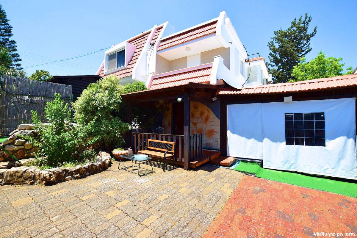 80581 המתחם החיצוני, וילה נסיכת הכנרת, וילה  בכפר זיתים וילות - Vila