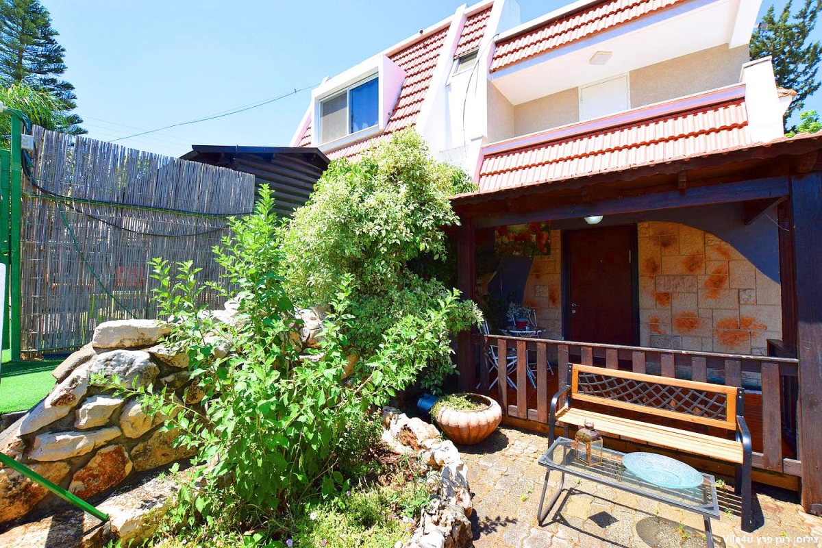 80585 המתחם החיצוני, וילה נסיכת הכנרת, וילה  בכפר זיתים וילות - Vila