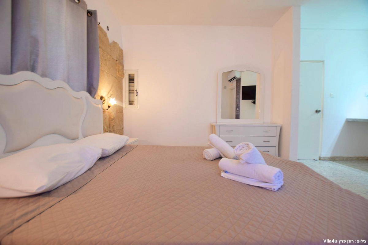 80588 המתחם הפנימי, וילה נסיכת הכנרת, וילה  בכפר זיתים וילות - Vila