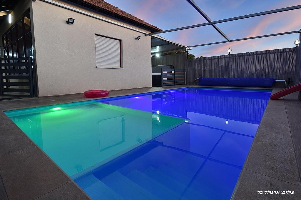 80728 המתחם החיצוני, וילה קאסה אור המוריה, וילה  בעין יעקב וילות - Vila