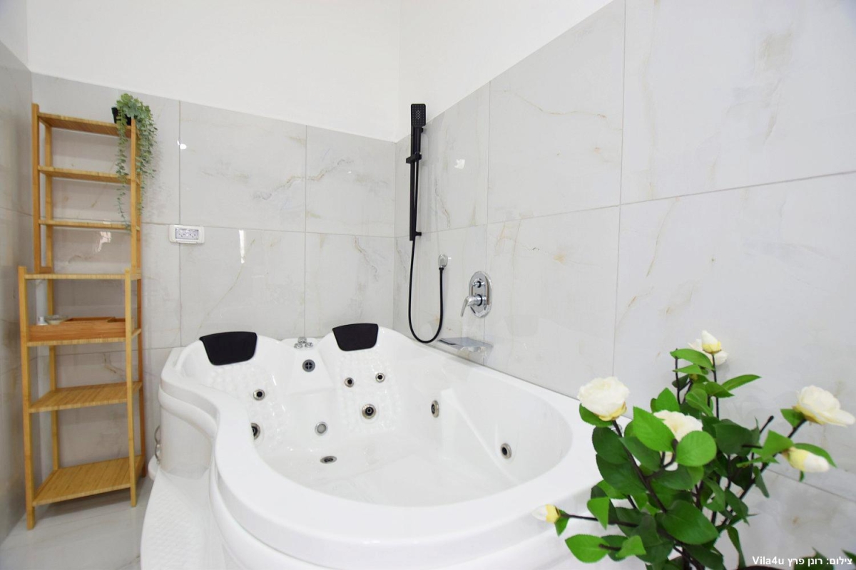 81363 מתחם פנימי, The King Place - אחוזת המלך, וילה  בחוסן וילות - Vila