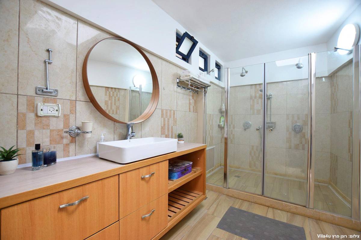 81864 מתחם פנימי, קאסה דרים בוטיק, וילה  בכפר ורדים וילות - Vila