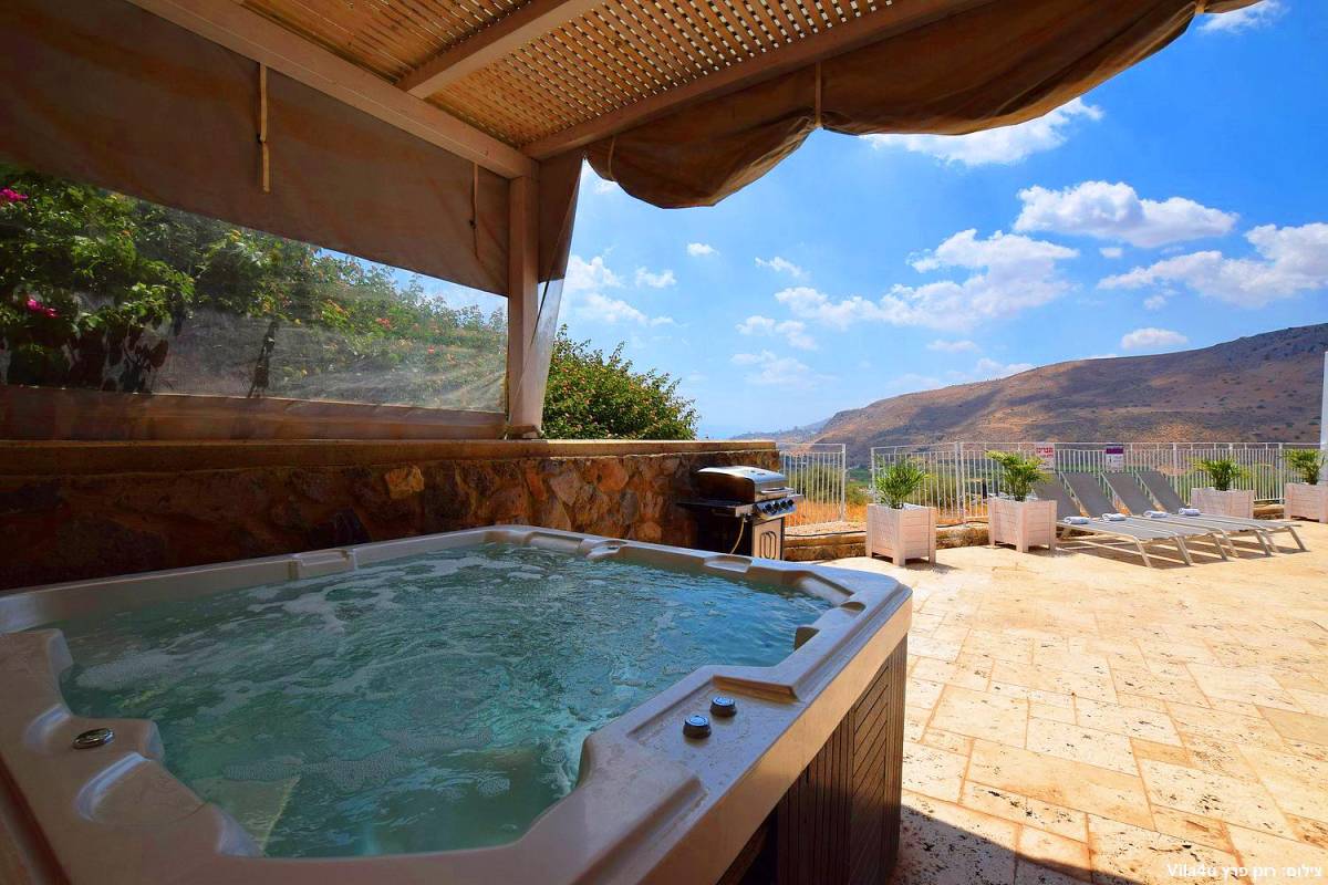 83371 גלריית חוץ, וילה מול כנרת וארבל, וילה  במגדל וילות - Vila