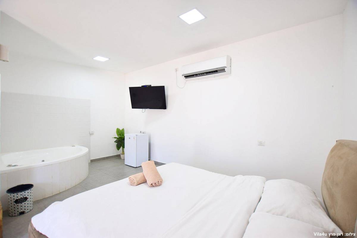 83496 החדרים, לופט בשדות, וילה  בנתניה וילות - Vila