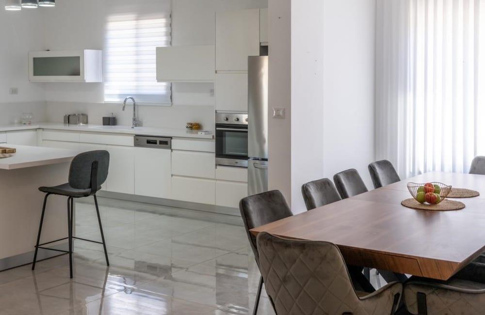 83923 גלריית פנים, אחוזת עומרי, וילה  בצוריאל וילות - Vila