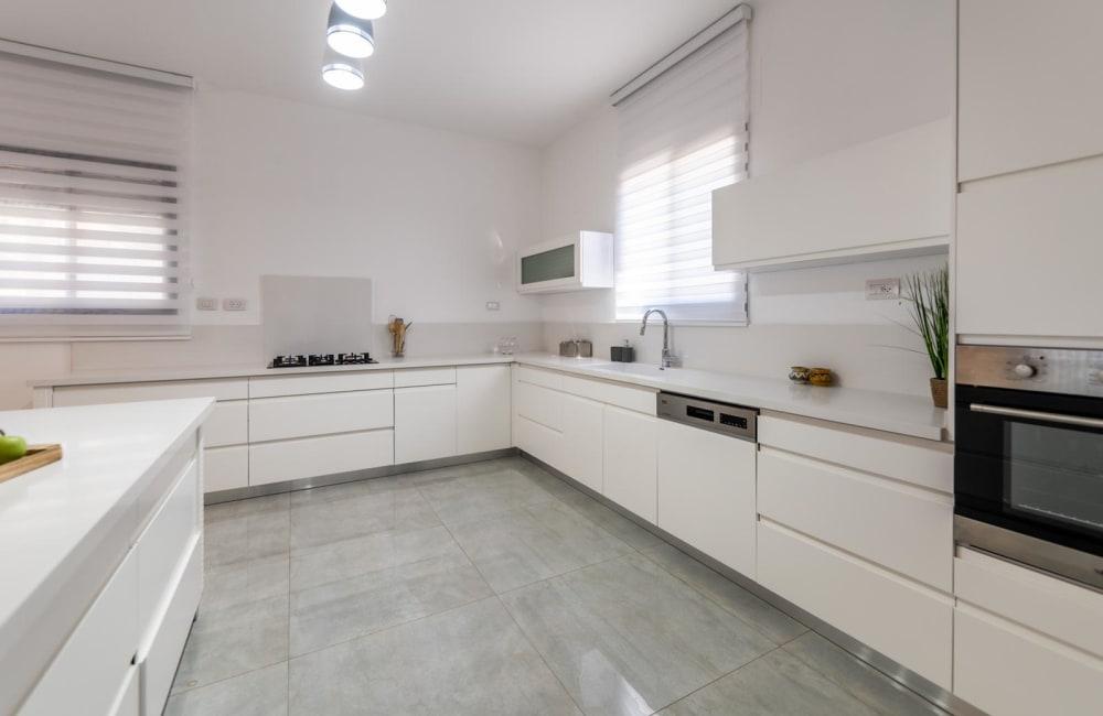 83943 גלריית פנים, אחוזת עומרי, וילה  בצוריאל וילות - Vila