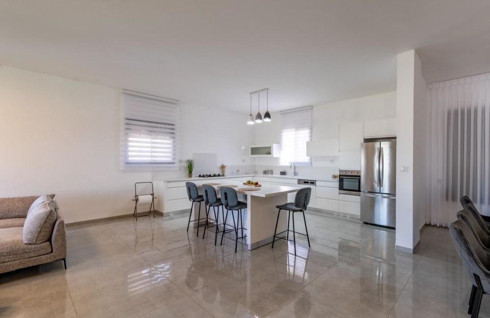 83945 גלריית פנים, אחוזת עומרי, וילה  בצוריאל וילות - Vila