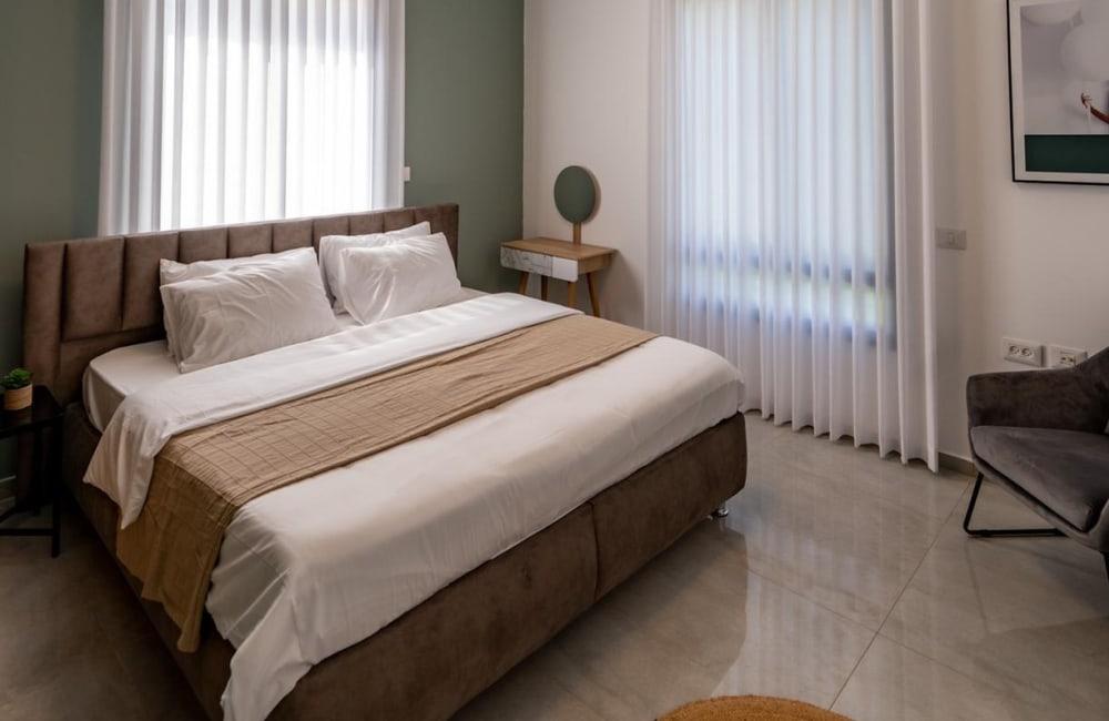 83946 גלריית פנים, אחוזת עומרי, וילה  בצוריאל וילות - Vila