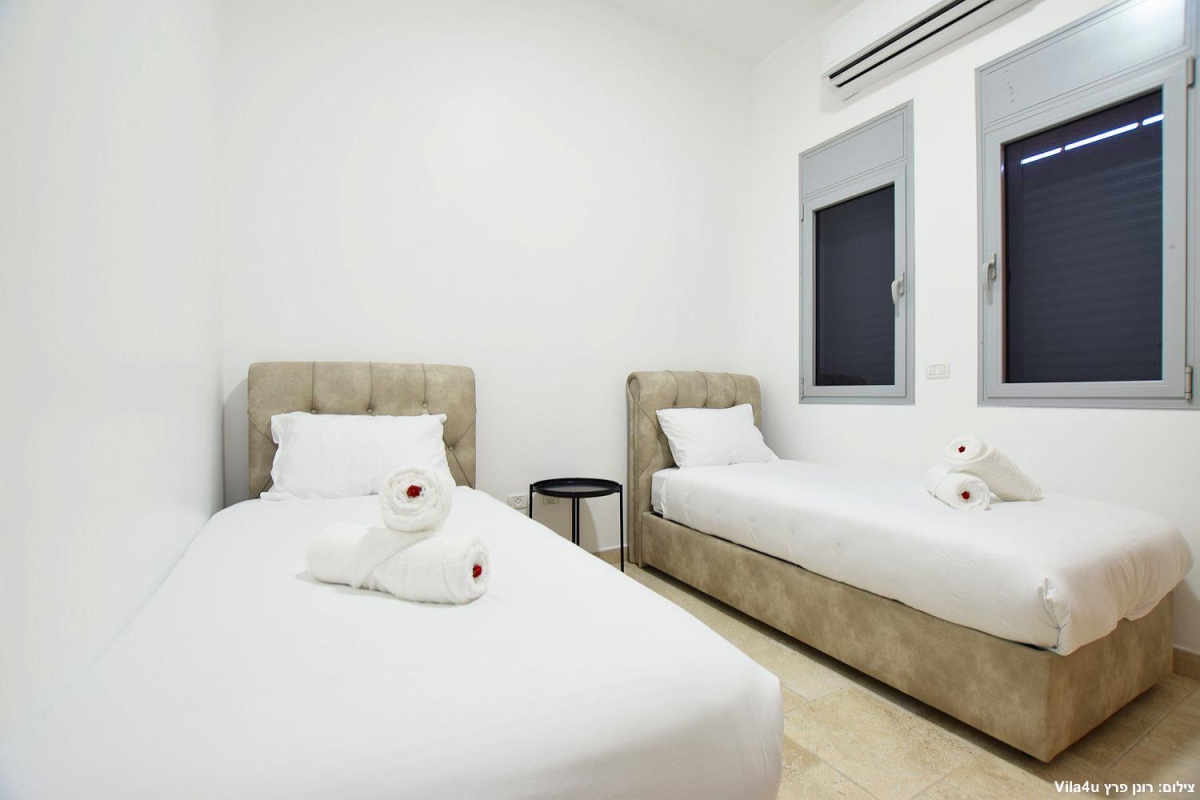 84597 המתחם הפנימי, אחוזת אפיקי מים, וילה  בתירוש וילות - Vila