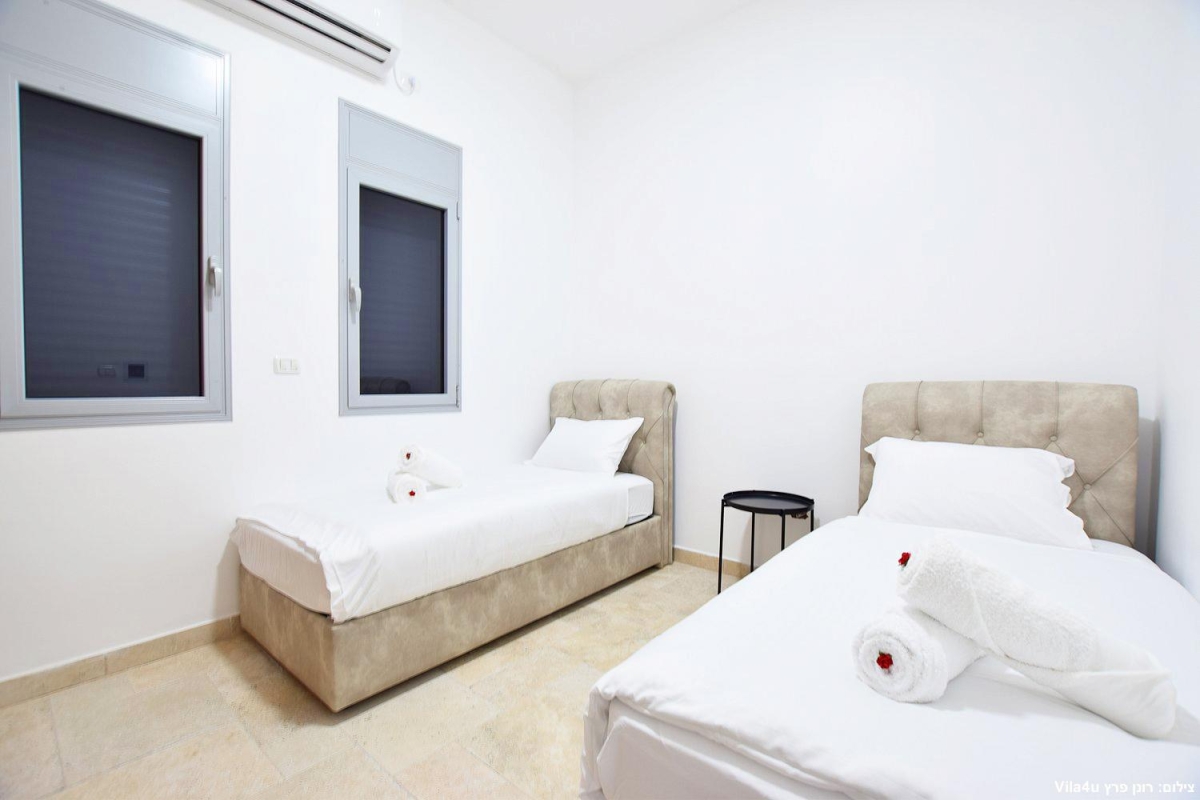 84603 המתחם הפנימי, אחוזת אפיקי מים, וילה  בתירוש וילות - Vila