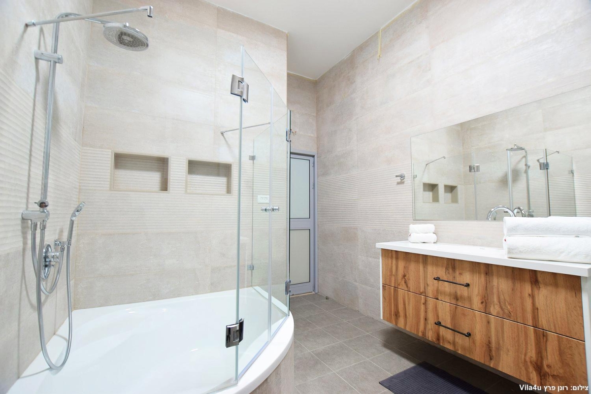 84604 המתחם הפנימי, אחוזת אפיקי מים, וילה  בתירוש וילות - Vila