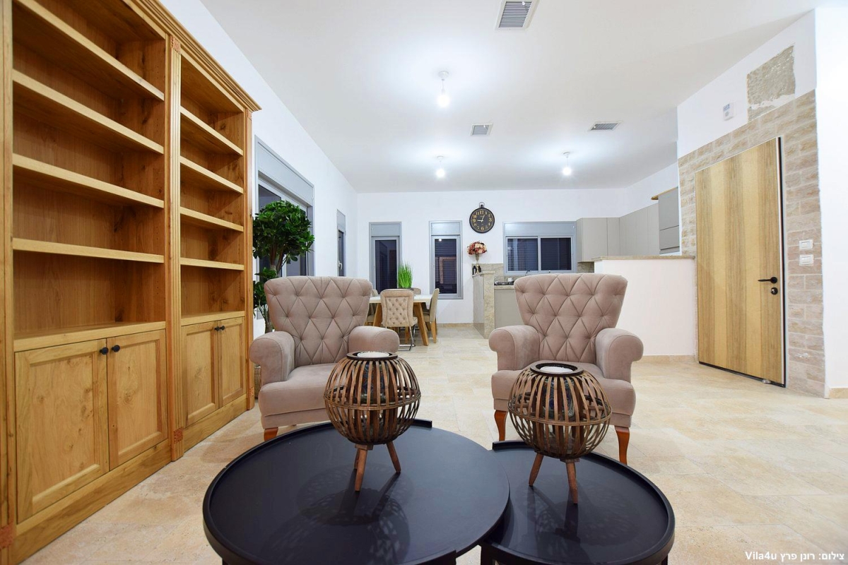 84607 המתחם הפנימי, אחוזת אפיקי מים, וילה  בתירוש וילות - Vila