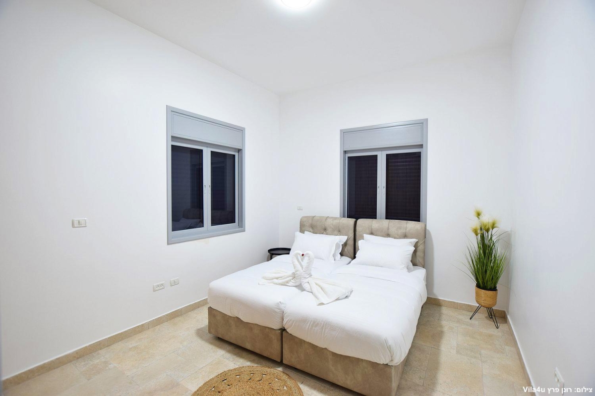 84609 המתחם הפנימי, אחוזת אפיקי מים, וילה  בתירוש וילות - Vila