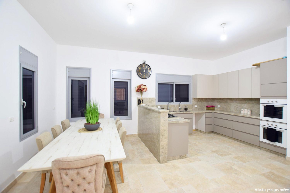 84613 המתחם הפנימי, אחוזת אפיקי מים, וילה  בתירוש וילות - Vila