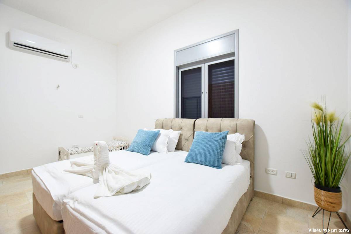 84615 המתחם הפנימי, אחוזת אפיקי מים, וילה  בתירוש וילות - Vila