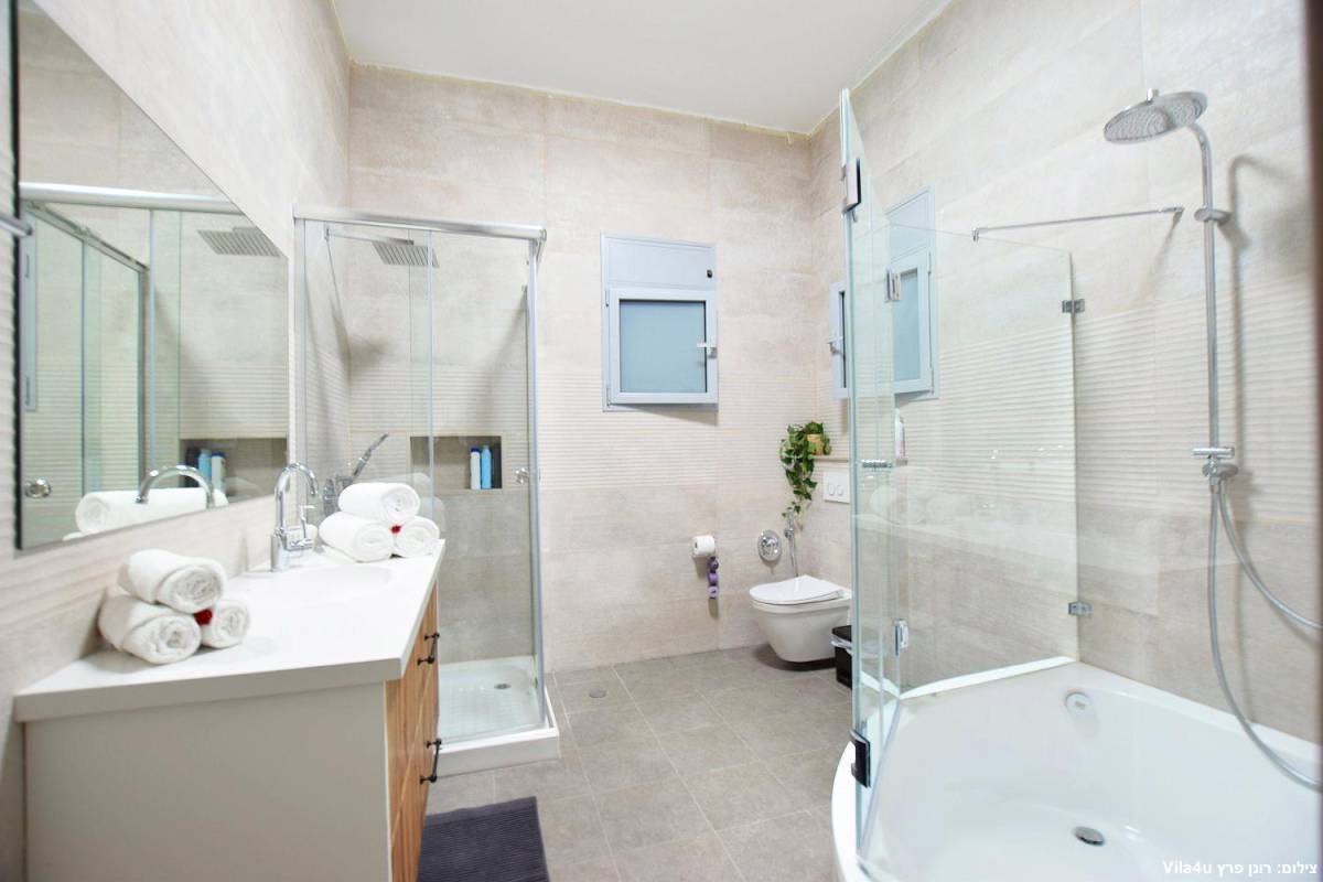 84618 המתחם הפנימי, אחוזת אפיקי מים, וילה  בתירוש וילות - Vila