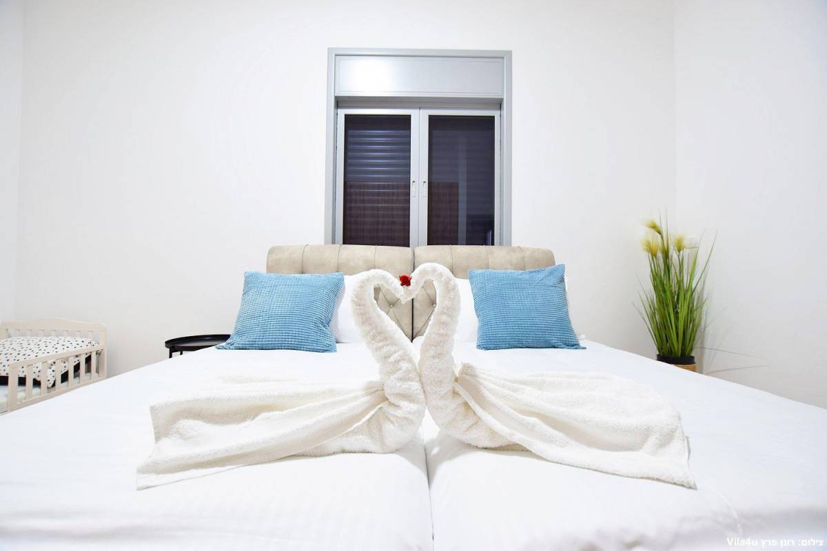 84643 המתחם הפנימי, אחוזת אפיקי מים, וילה  בתירוש וילות - Vila