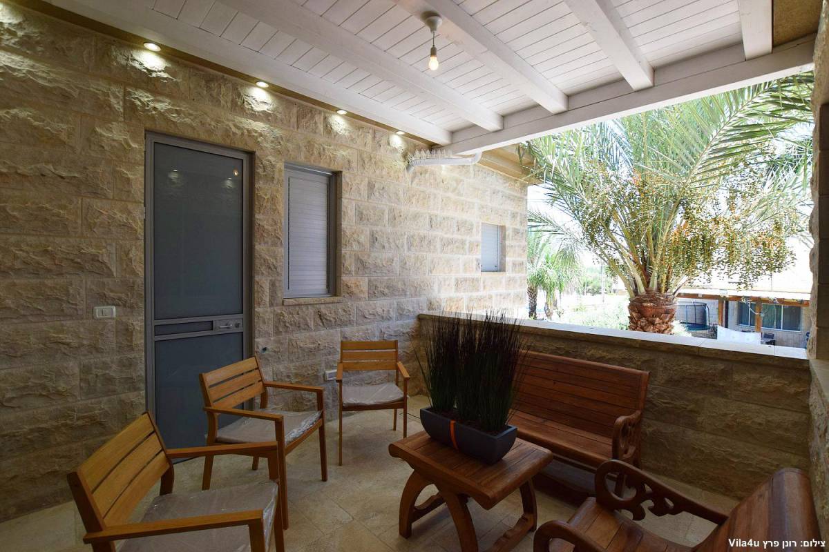 84648 המתחם החיצוני, אחוזת אפיקי מים, וילה  בתירוש וילות - Vila