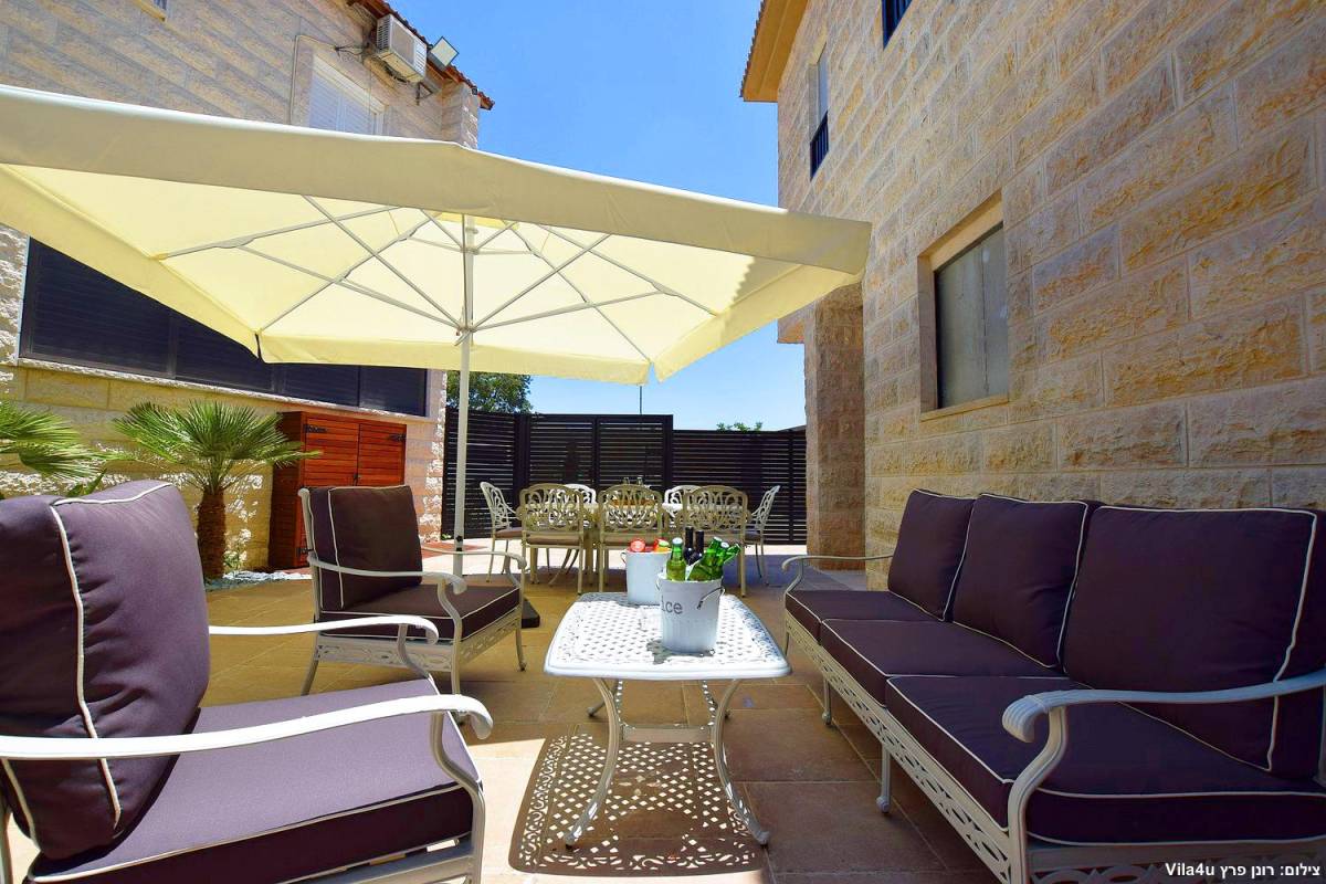 84650 המתחם החיצוני, אחוזת אפיקי מים, וילה  בתירוש וילות - Vila