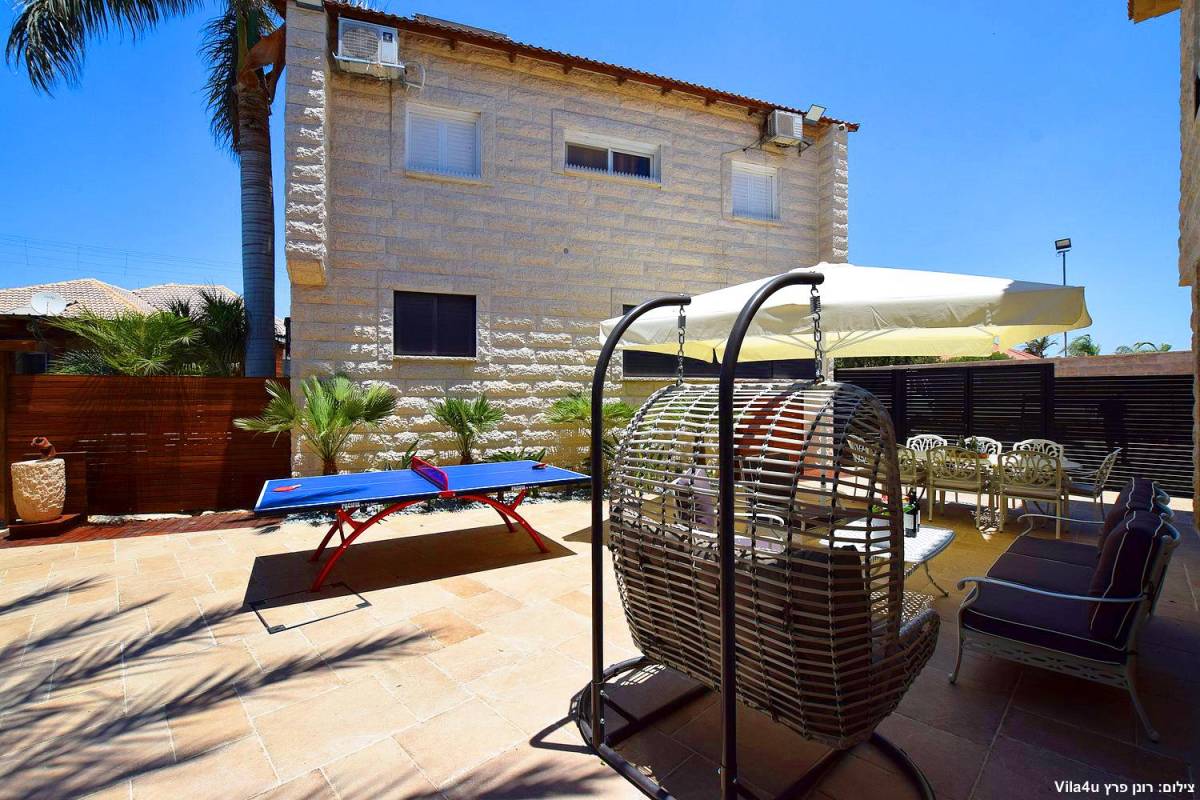 84652 המתחם החיצוני, אחוזת אפיקי מים, וילה  בתירוש וילות - Vila