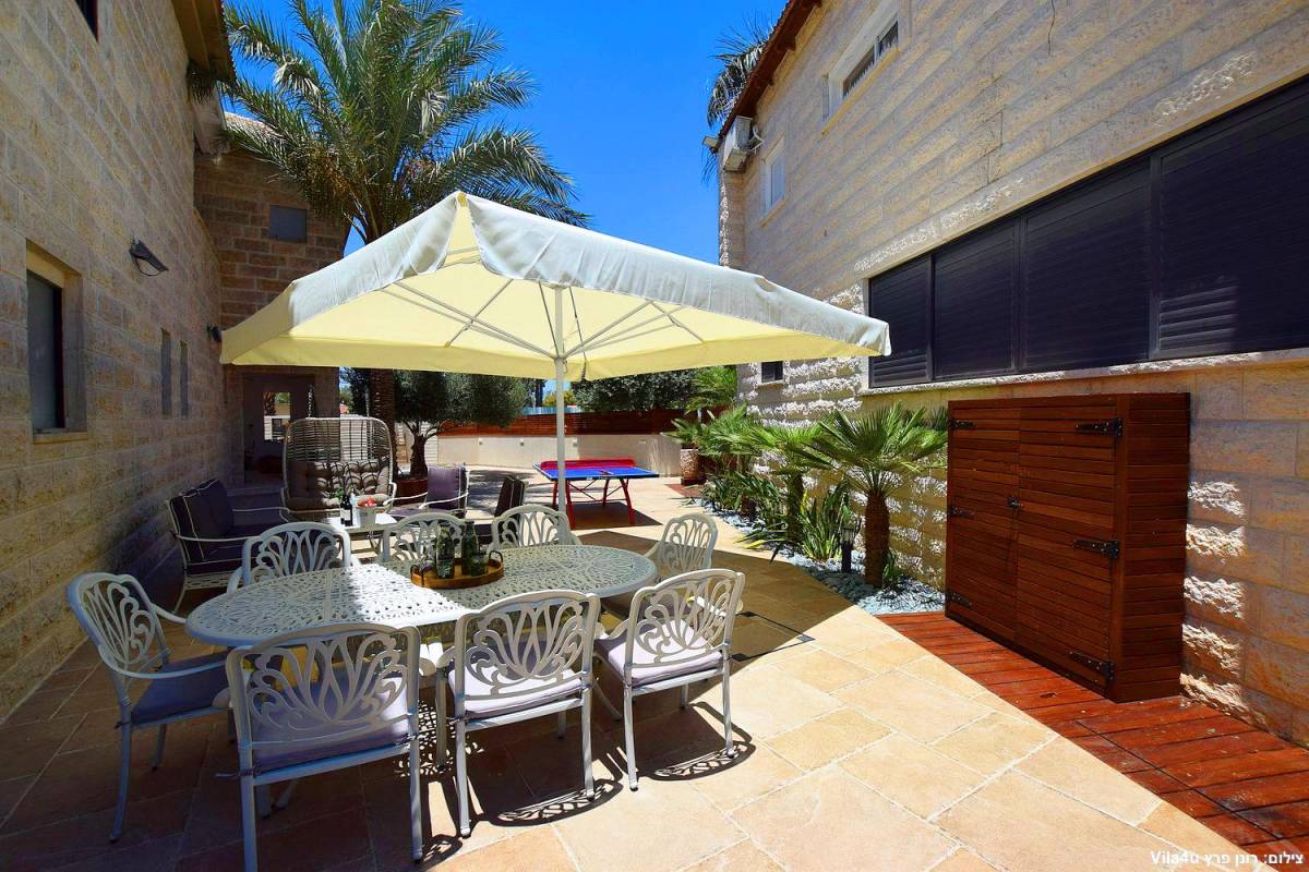 84659 המתחם החיצוני, אחוזת אפיקי מים, וילה  בתירוש וילות - Vila