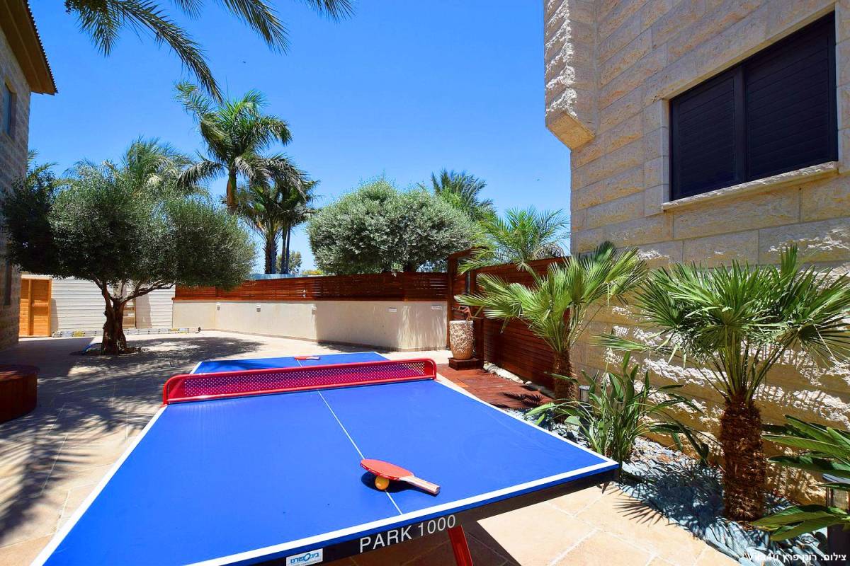 84660 המתחם החיצוני, אחוזת אפיקי מים, וילה  בתירוש וילות - Vila