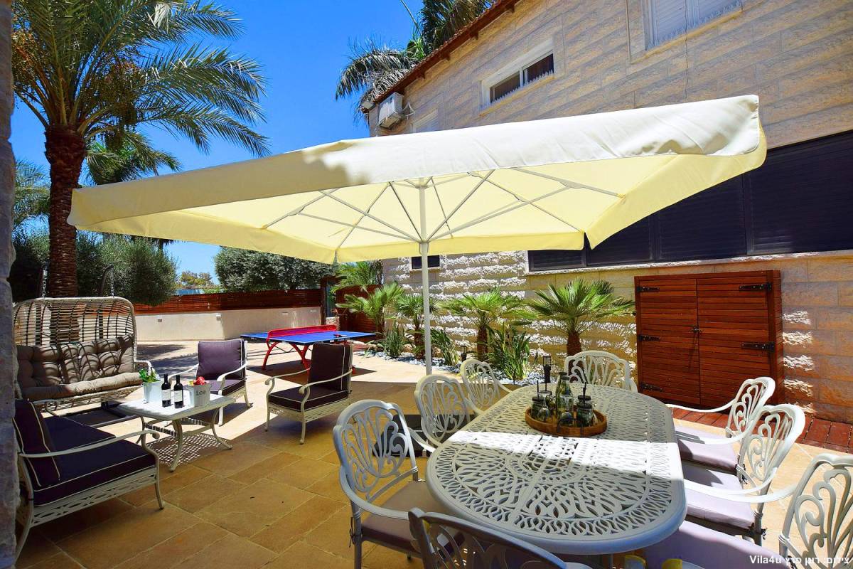 84661 המתחם החיצוני, אחוזת אפיקי מים, וילה  בתירוש וילות - Vila