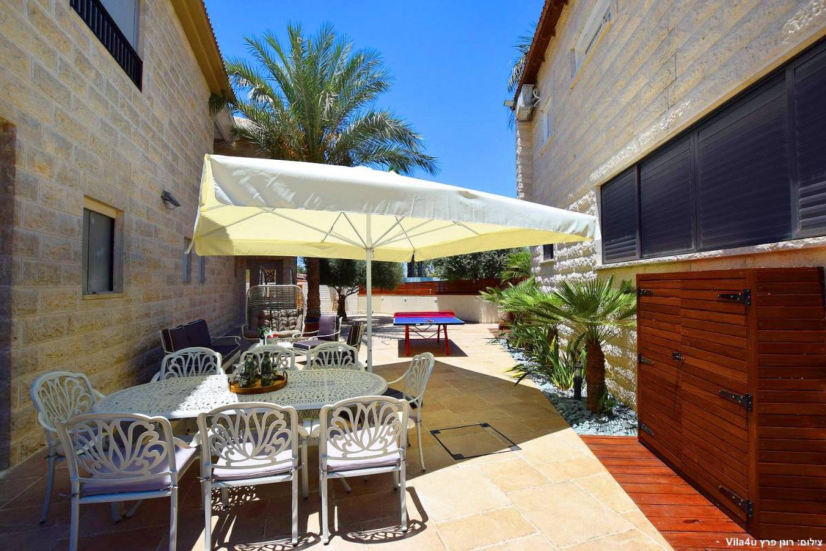 84662 המתחם החיצוני, אחוזת אפיקי מים, וילה  בתירוש וילות - Vila