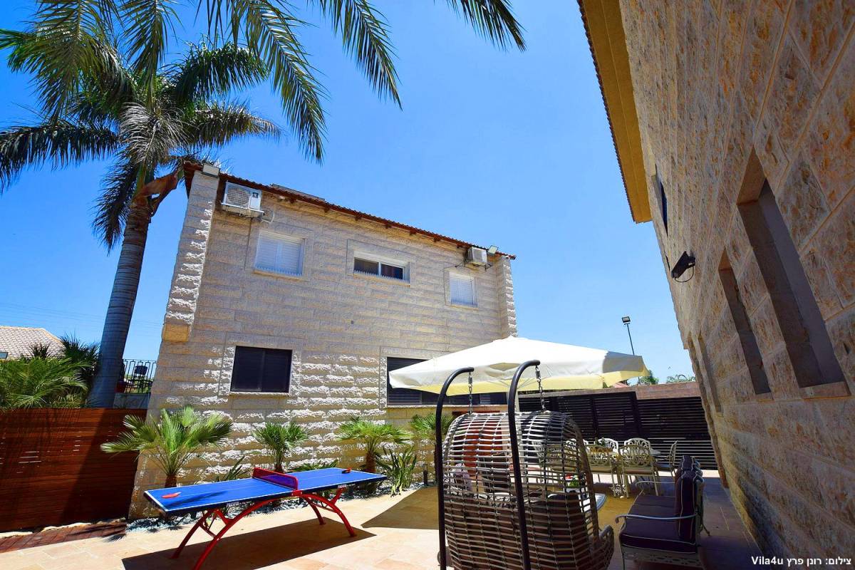84663 המתחם החיצוני, אחוזת אפיקי מים, וילה  בתירוש וילות - Vila