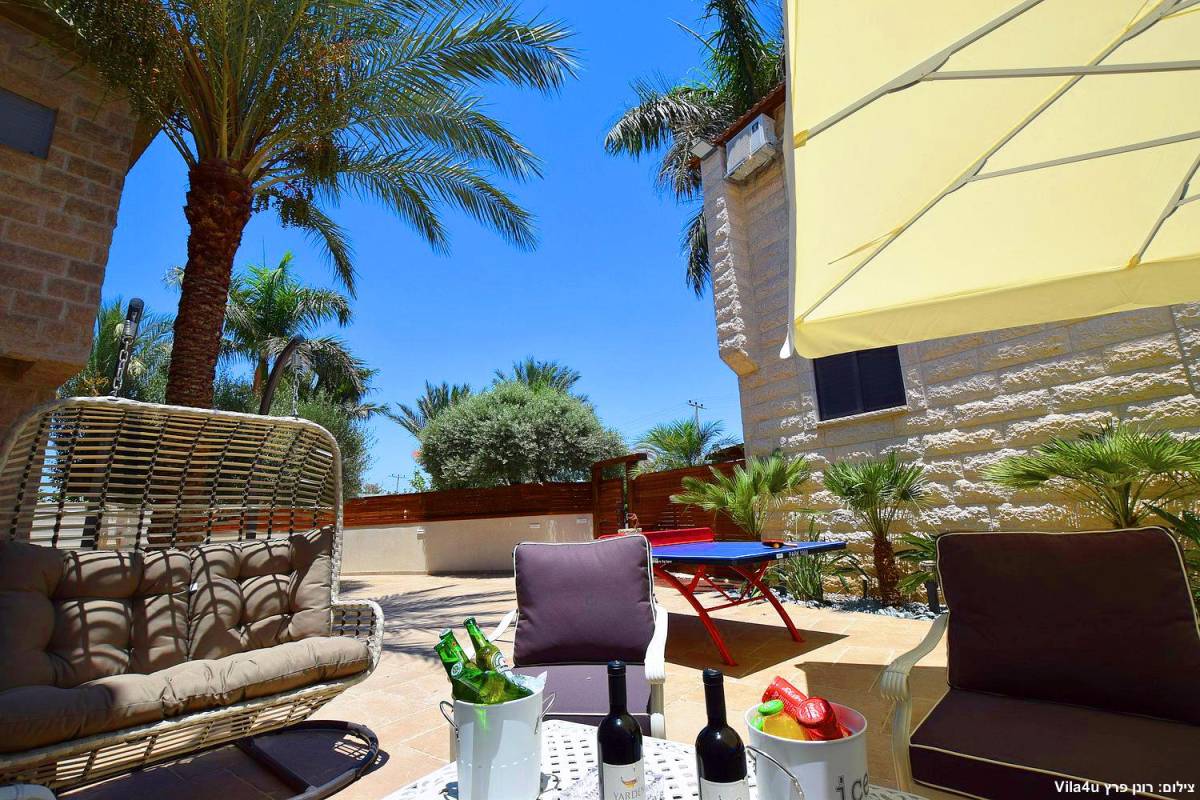 84665 המתחם החיצוני, אחוזת אפיקי מים, וילה  בתירוש וילות - Vila